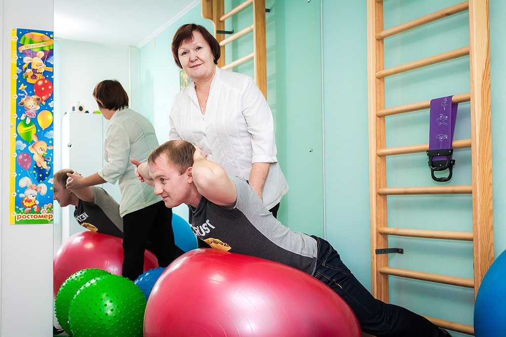 Специалист по физической. Врач по лечебной физкультуре. Специалист ЛФК. Специалист по физической реабилитации. Инструктор по лечебной физкультуре для детей.